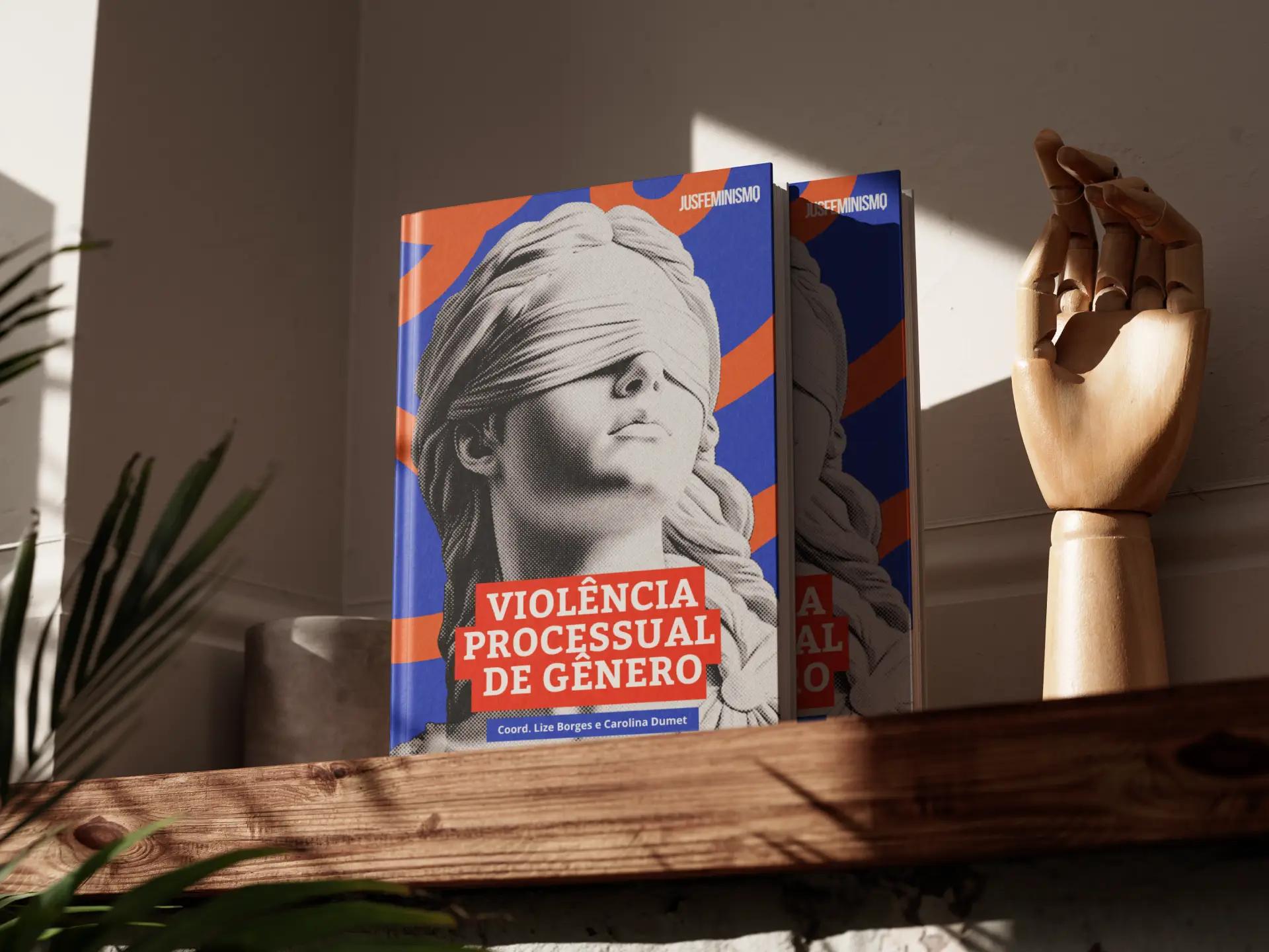 Capa do livro "Violência Processual de Gênero", em azul e laranja, com a imagem de uma escultura de mulher com os olhos vendados, o selo da editora Jusfeminismo e a coordenação de Lize Borges e Carolina Dumet